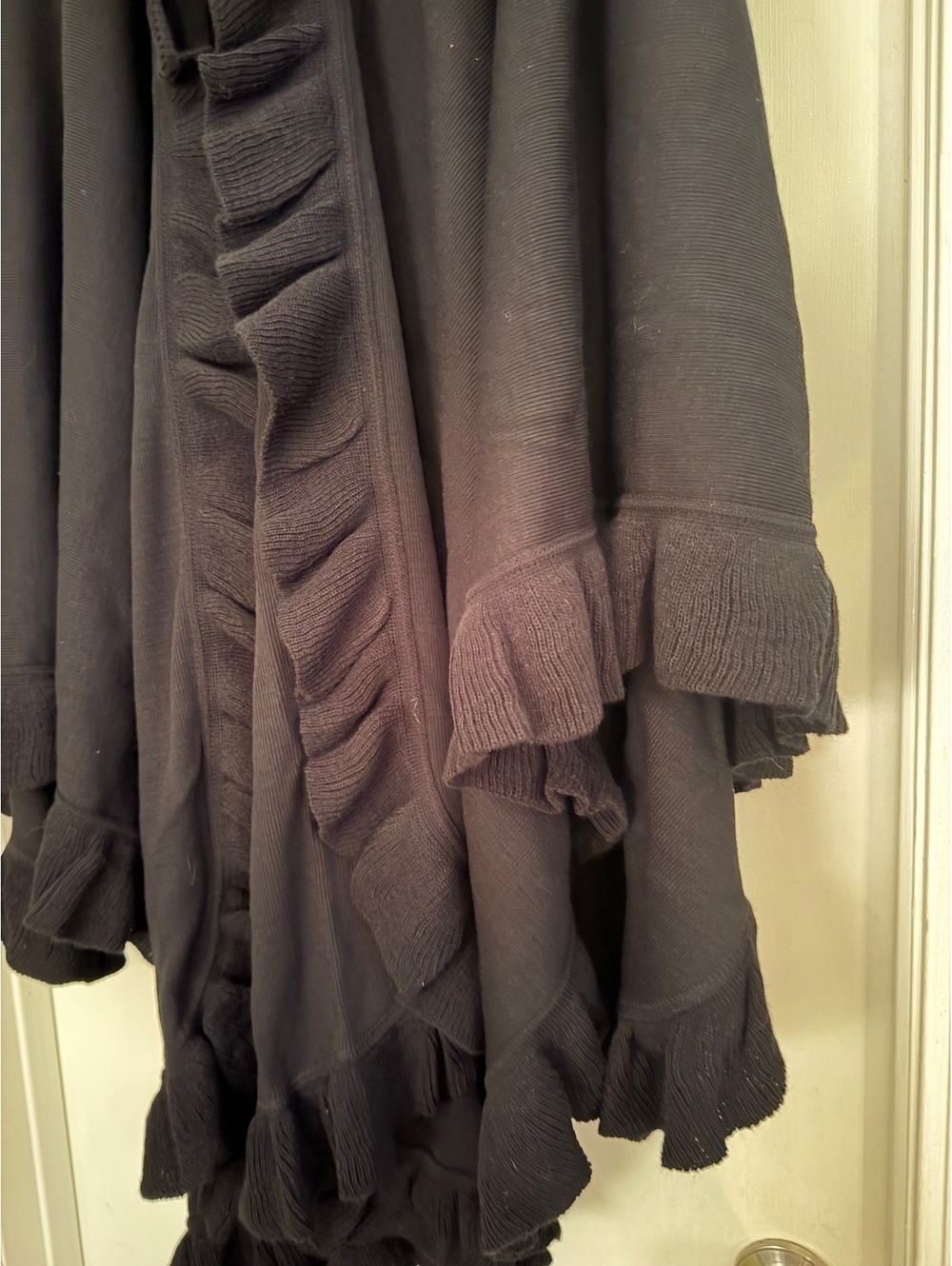 Black Ruffle Shaw OS Plus - Picture 4 of 10